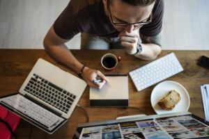 feature image Yang Membuat Kita Sibuk